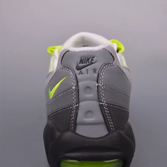 NIKE AIRMAX 95 Trendy and Versatile Air Cushioning Running Shoes with Impact Abs
